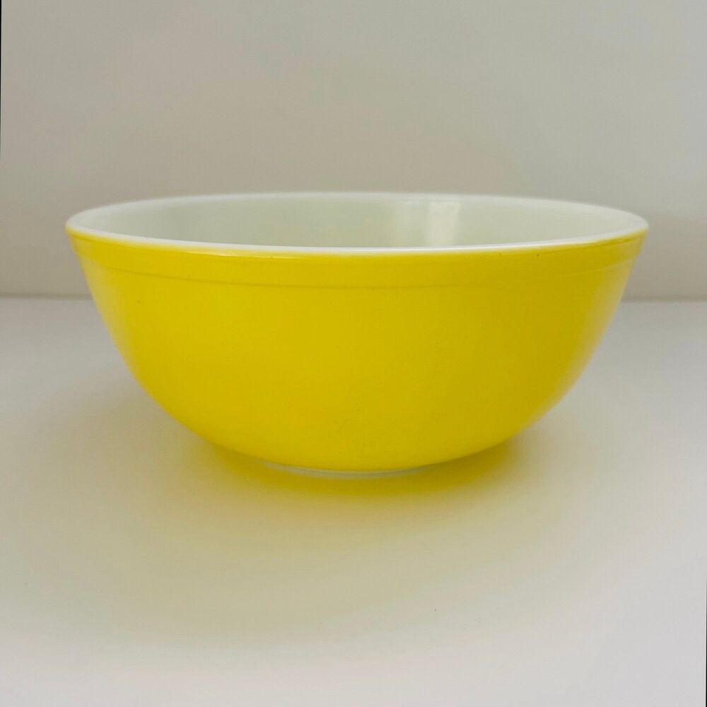 PYREX Primary Colors Yellow 404 Mixing Bowl 4 Qt